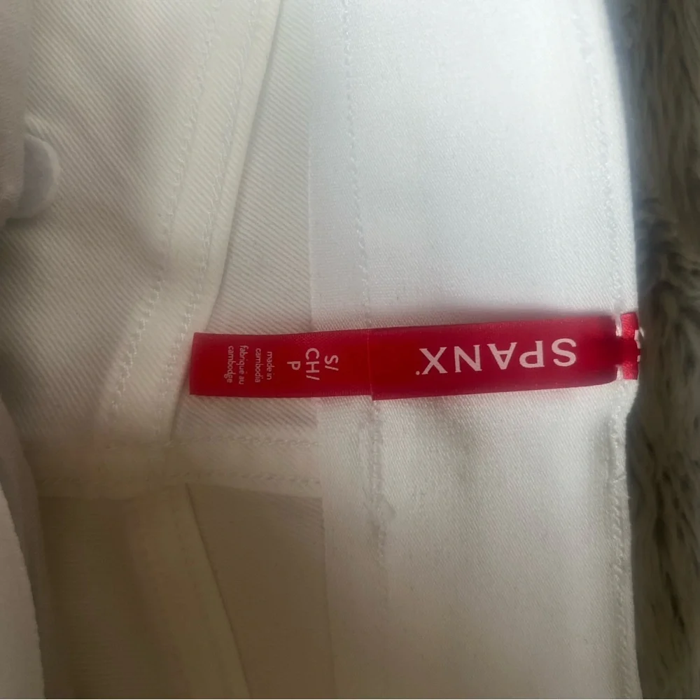 SPANX White Women's Shorts - Picture 4 of 4